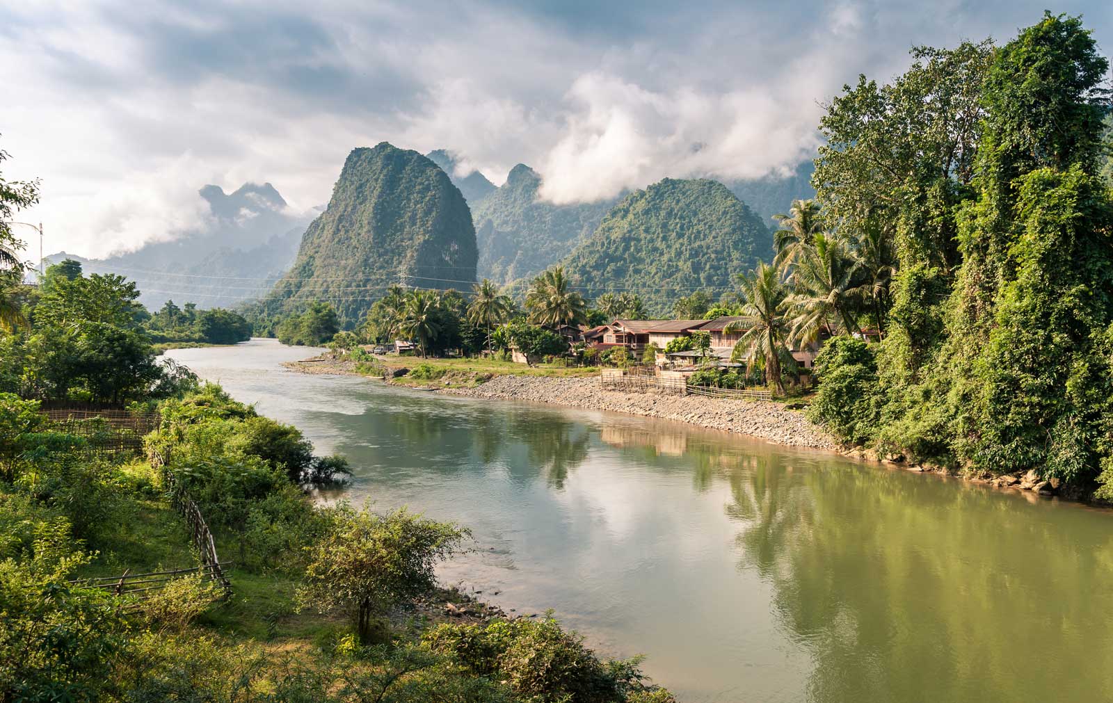 Paysage de la rivière Nam Song à Vang Vieng, Laos